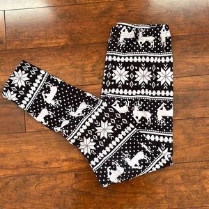 Black and white pattern leggings
